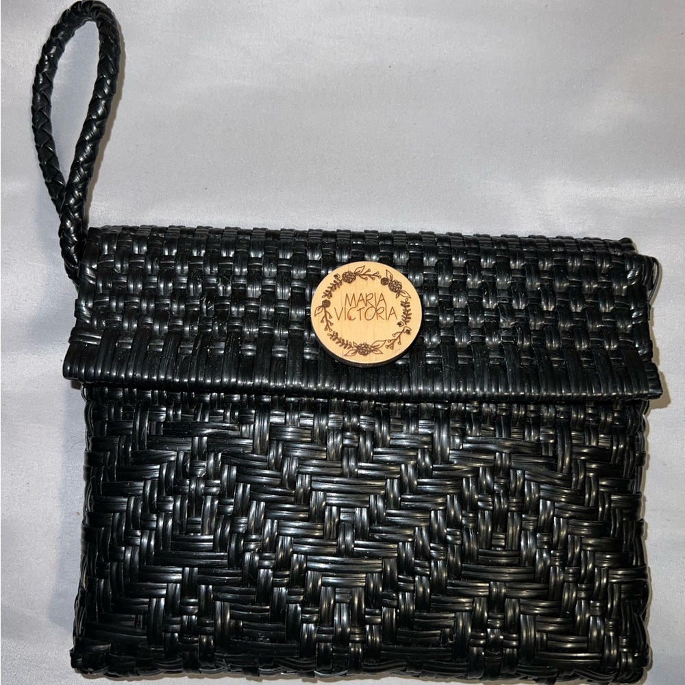 Maria Victoria wristlet